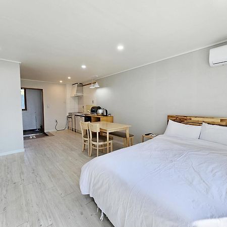 Greenside Pension Сеогвипо Екстериор снимка