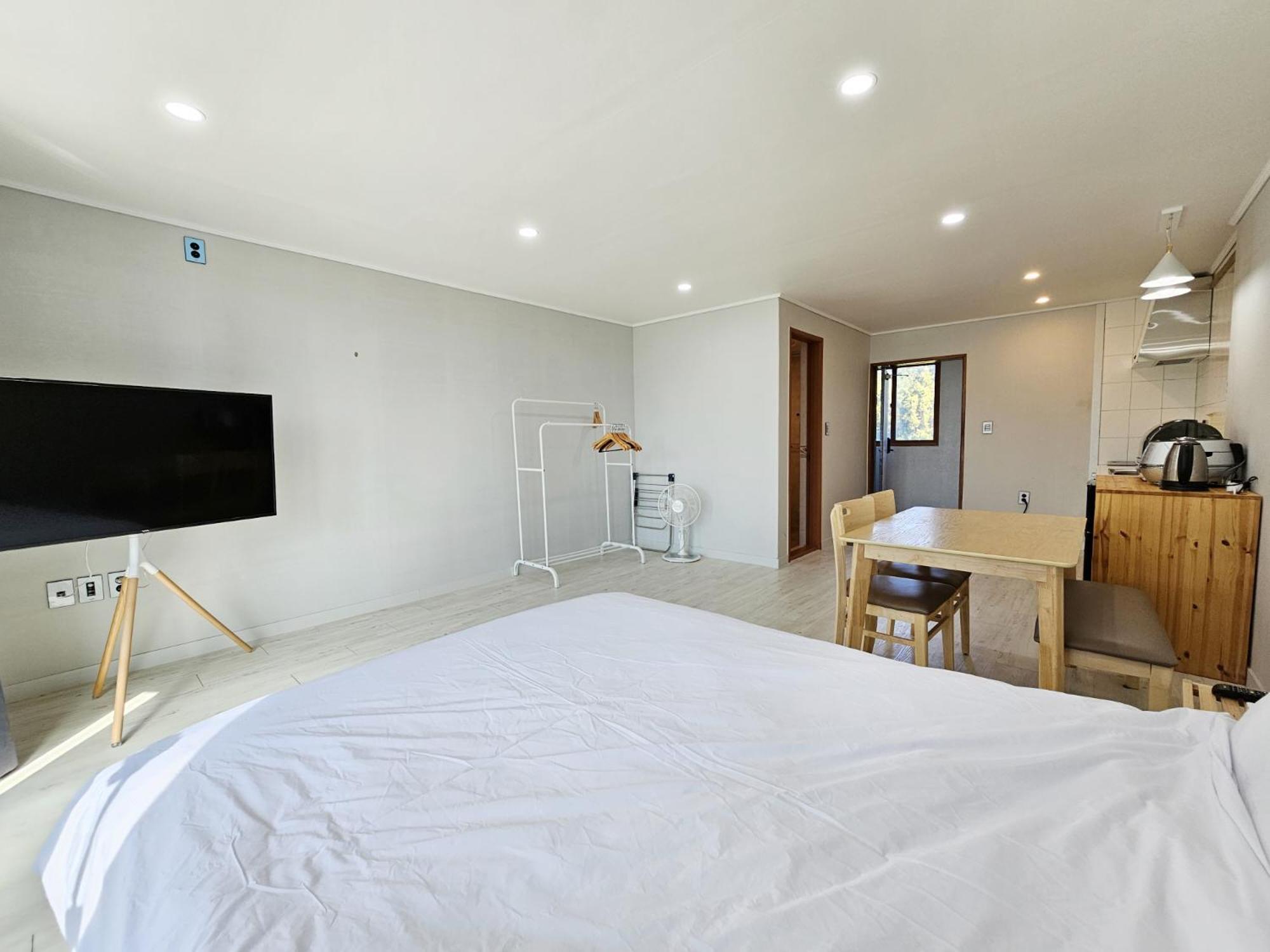 Greenside Pension Сеогвипо Екстериор снимка