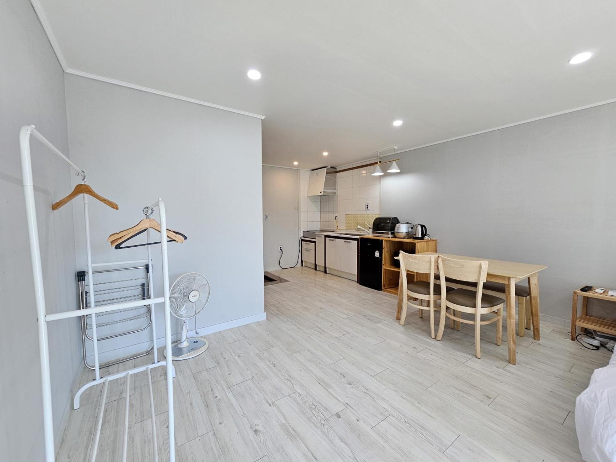 Greenside Pension Сеогвипо Екстериор снимка