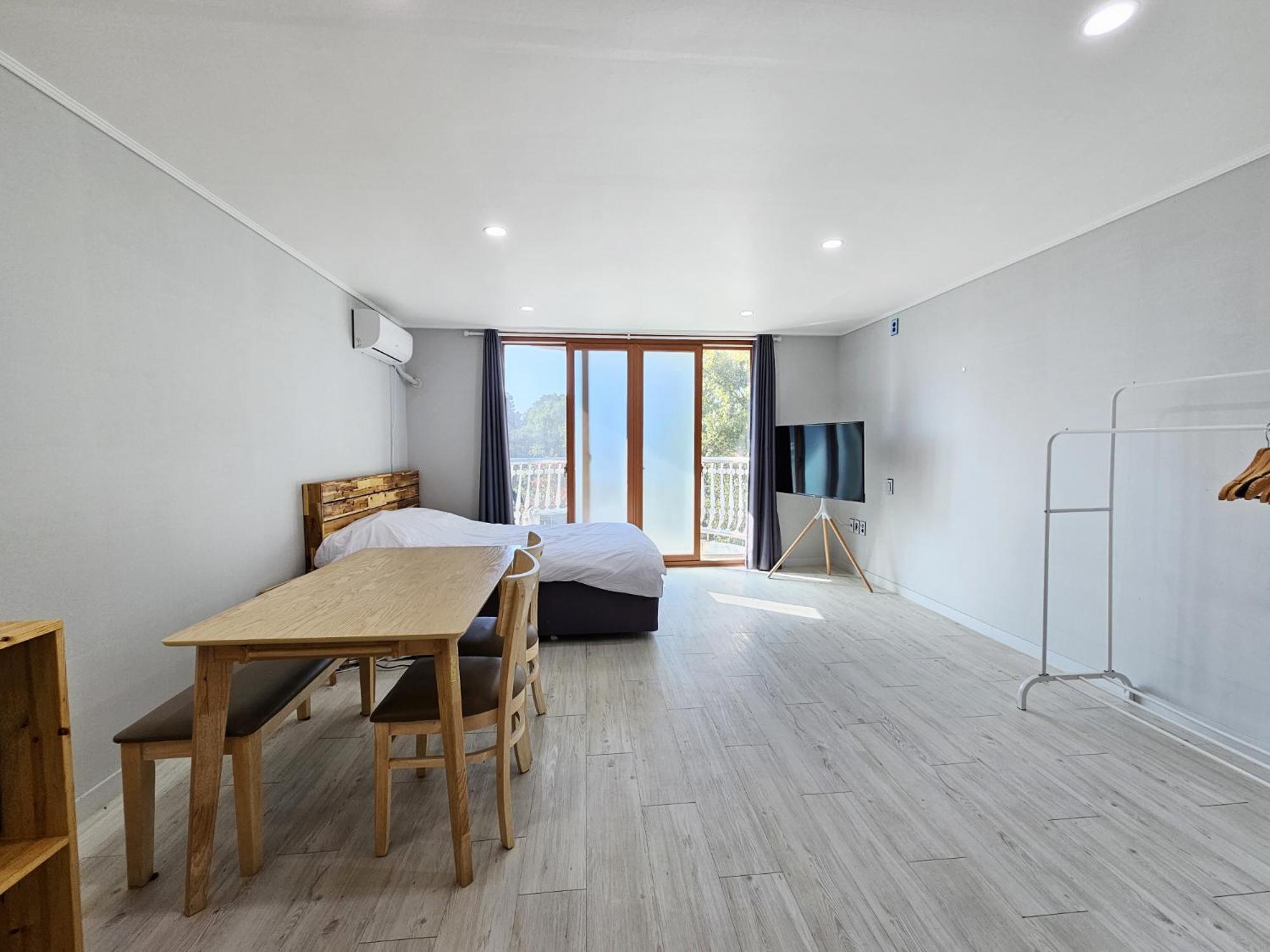 Greenside Pension Сеогвипо Екстериор снимка