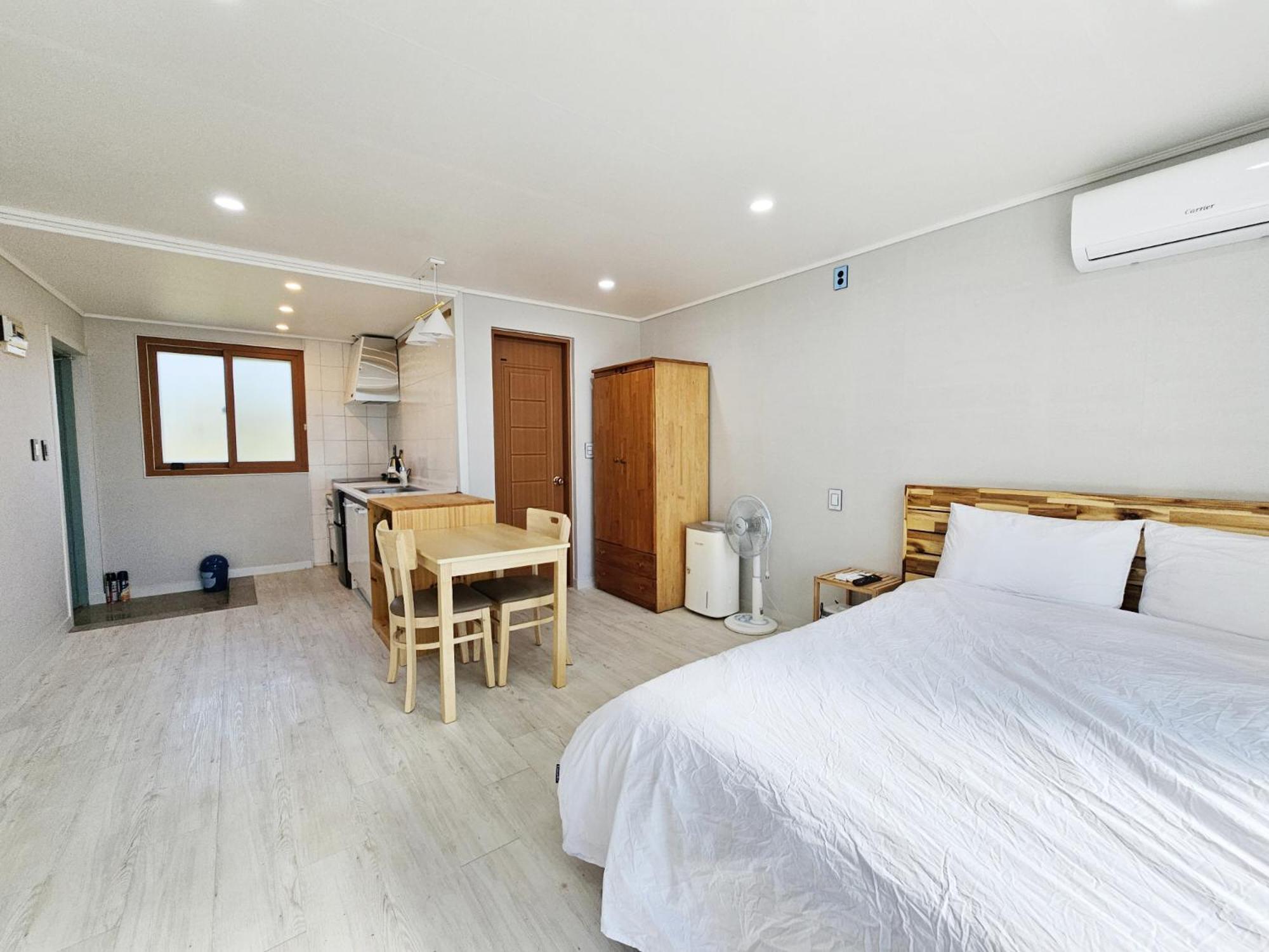 Greenside Pension Сеогвипо Екстериор снимка