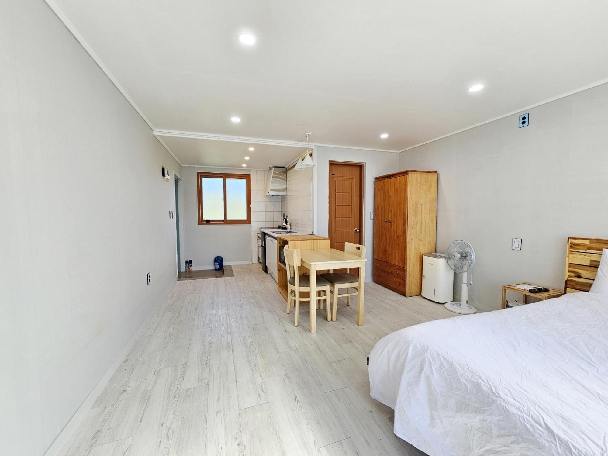 Greenside Pension Сеогвипо Екстериор снимка