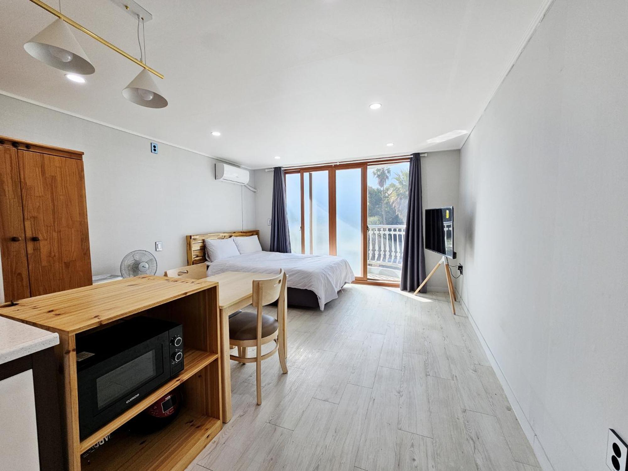 Greenside Pension Сеогвипо Екстериор снимка