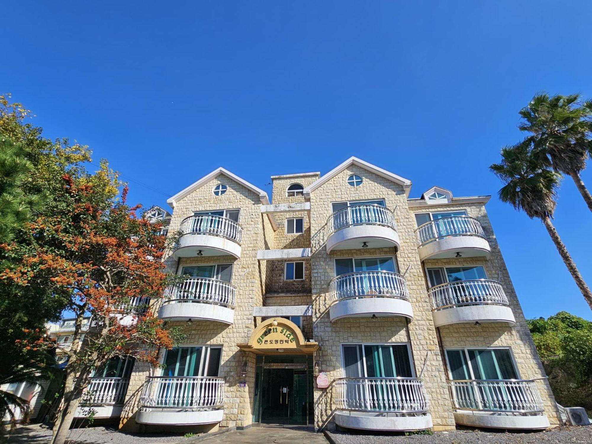 Greenside Pension Сеогвипо Екстериор снимка