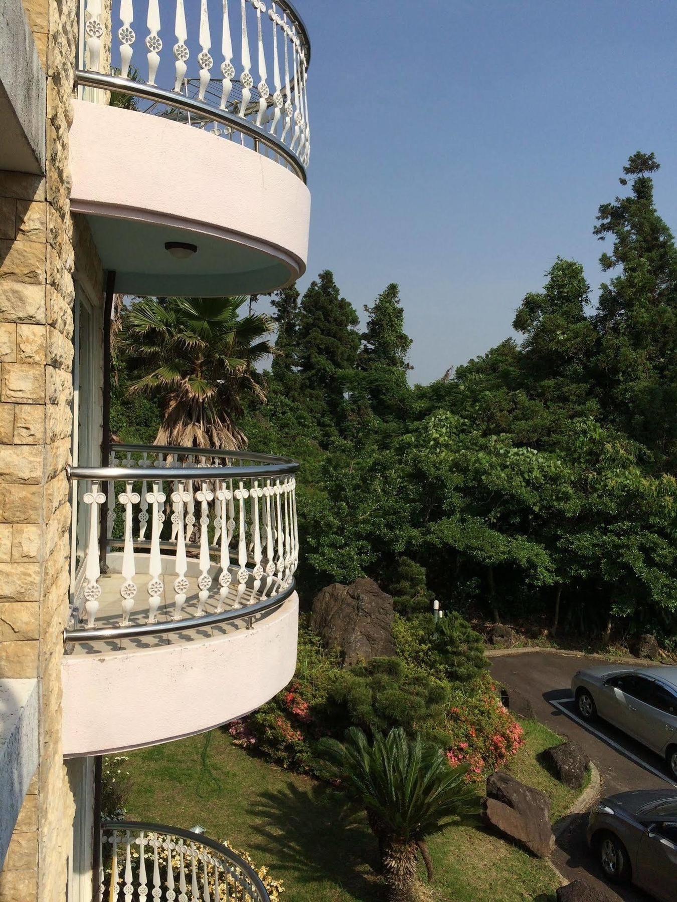 Greenside Pension Сеогвипо Екстериор снимка