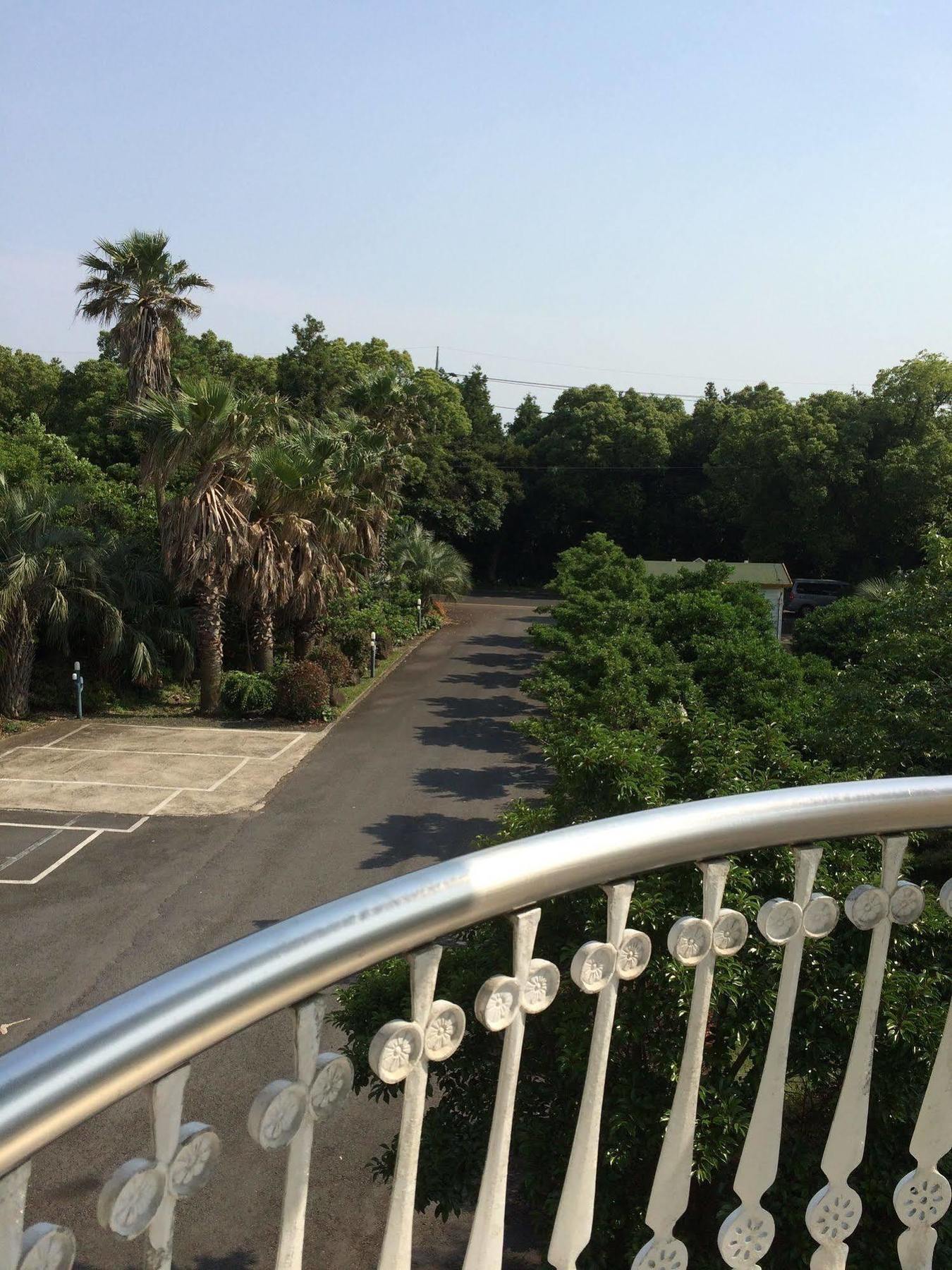 Greenside Pension Сеогвипо Екстериор снимка